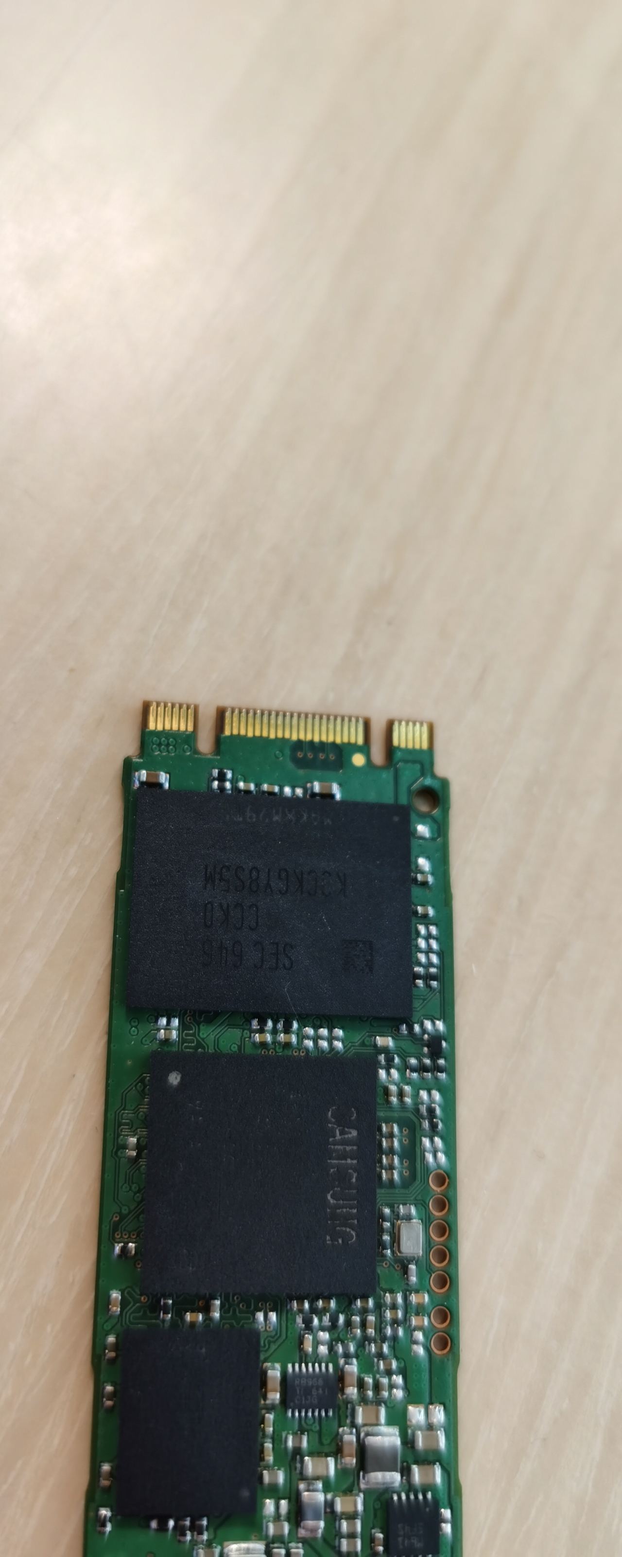 PM871a固态M2硬盘256G电脑蓝屏重启无法开机